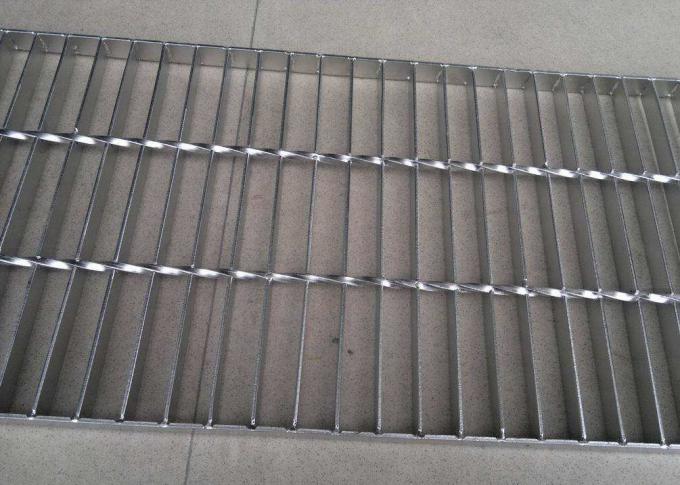 Copertura d'acciaio dello scolo della grata della fossa per le pavimentazioni del passo di 200mm - di 24 crociera