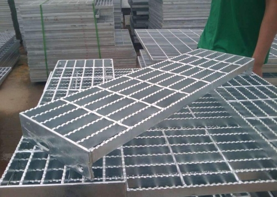 Porcellana Materiale ad alta resistenza d'acciaio galvanizzato all'aperto durevole delle pedate Q235 fornitore