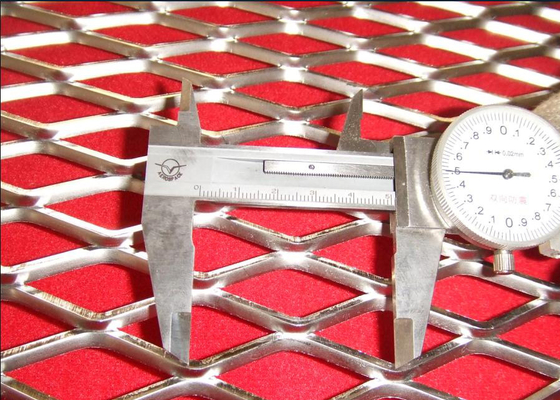 Porcellana Superficie antislittamento della maglia ampliata piano dell'acciaio inossidabile del filo del CE 1.2mm fornitore