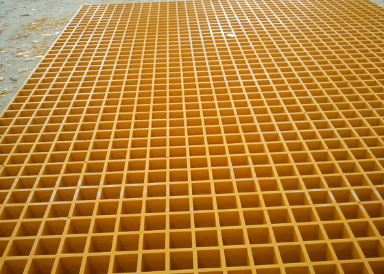 Porcellana pavimento di plastica del foro quadrato di 38MM che gratta il campione libero di colore giallo fornitore