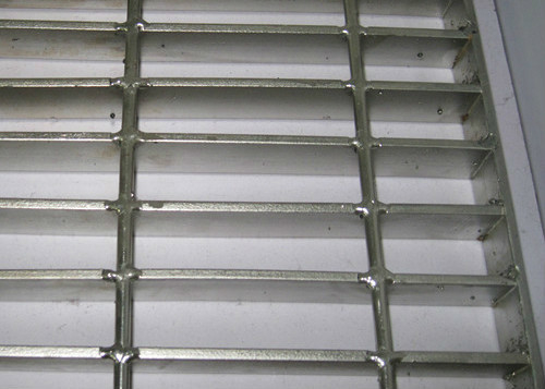 Porcellana Passaggi pedonali stridente 25 x 5 Antivari normale dell'acciaio inossidabile 316 di decapaggio con acido fornitore