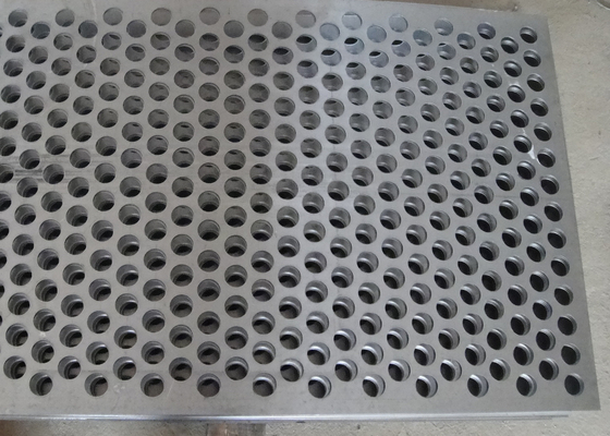 Porcellana La dimensione su ordinazione ha perforato le maglie metalliche acciaio inossidabile di /316 del filtro 304 da 81% - da 40% fornitore
