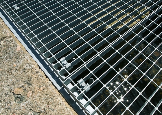 Porcellana Le clip stridenti d'acciaio della pavimentazione tipo A ad una B C la superficie galvanizzata facoltativa della immersione calda fornitore