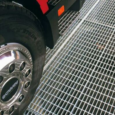 Griglie di acciaio galvanizzato a caldo DIP con stile dentellato e dimensioni personalizzabili per piattaforme industriali
