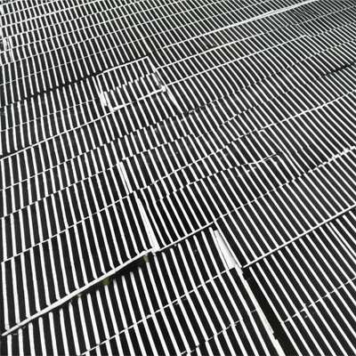 Griglia in acciaio zincato a caldo, tipo seghettato, con spaziatura di 30 mm per pavimentazione per impieghi gravosi