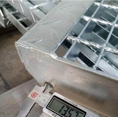 Scala galvanizzata resistente alla corrosione e resistente a corrosioni per vie pedonali sicure