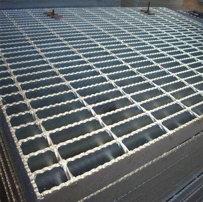Griglia di acciaio galvanizzato a caldo OEM personalizzata con barre serrate e 25x3 per piattaforme industriali