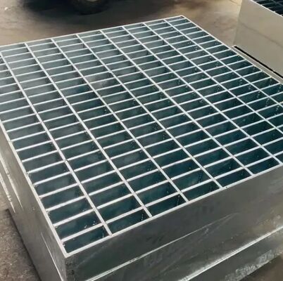 Piattaforma di griglia in acciaio galvanizzato antiscivolo con dimensioni personalizzabili per passerelle e usi industriali