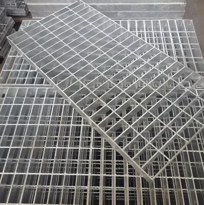 Griglie di acciaio galvanizzato a caldo DIP con stile dentellato e dimensioni personalizzabili per piattaforme industriali