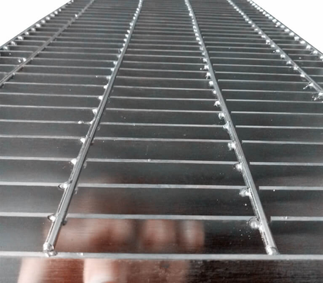 Hot-DIP Galvanized Slip-Resistant Steel Grating with Customizable Sizes for Outdoor Stair Treads and Walkways
