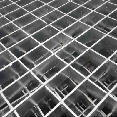 Grigliato in Acciaio Inox Zincato a Caldo con Dimensioni Personalizzabili per Applicazioni Industriali