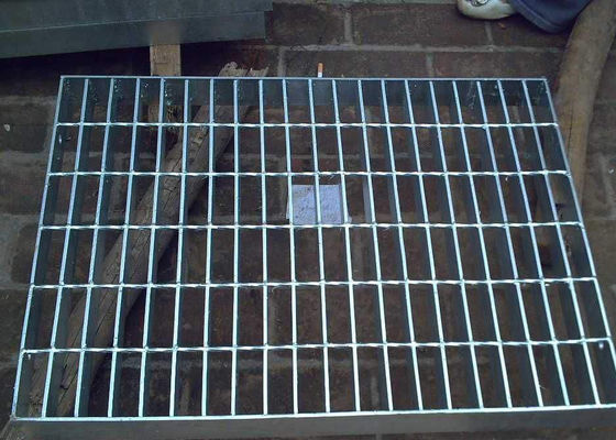 Copertura d'acciaio galvanizzata dello scolo della grata con la strada della struttura di angolo/vestito urbani del quadrato