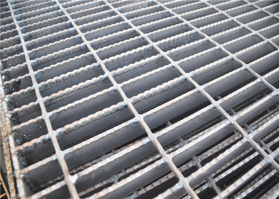 Griglia stridente d'acciaio del metallo di Antivari del certificato dello SGS che pavimenta 2.5-5.5mm Thicknes