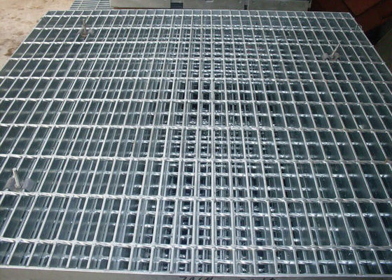 Piatto d'acciaio a quadretti di superficie d'argento, pavimentazione laminata a caldo del piatto del diamante