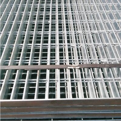 Scale galvanizzata in acciaio a caldo con griglia quadrata per gradini esterni resistenti alla corrosione