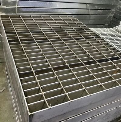 Grigliato Dentato Zincato 32x5mm in Acciaio per Passaggi Pedonali e Viali ad Alta Resistenza