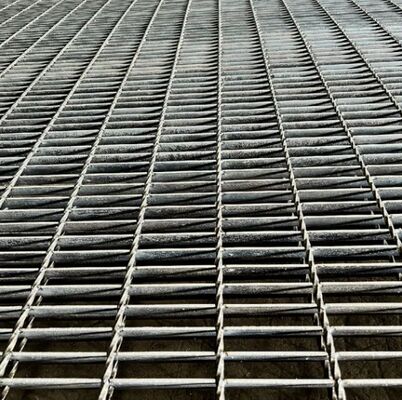 Griglie in acciaio galvanizzato a caldo resistenti allo scivolamento con dimensioni personalizzabili per pavimenti industriali